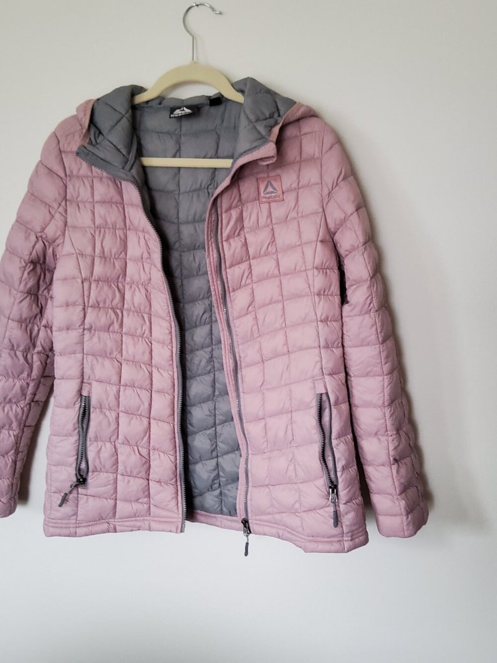 Reebok Dusty Pink quilted Puffer Jacket size M